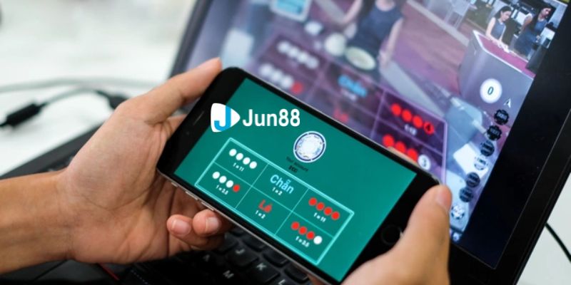 Công thức đánh xóc đĩa trên điện thoại anh em bet thủ nên nắm lòng